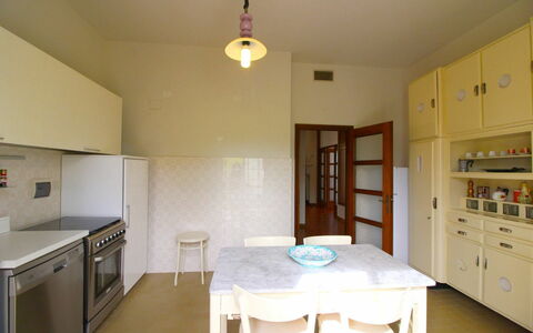 Villa Quattro Mori: Propriété, Pièce, Meubles, Bâtiment, Cuisine, Design Intérieur, Maison, Immobilier, Cabinetry, Sol