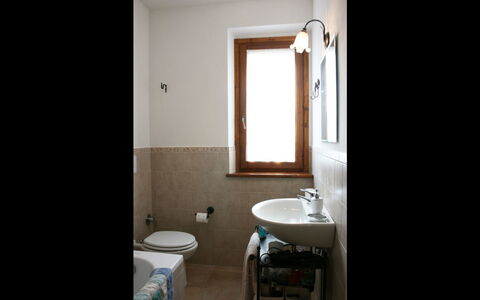 Casa Clementina: Salle De Bains, Pièce, Propriété, Lavabo, Design Intérieur, Mur, Armoire De Toilette, Bâtiment, Maison, Domicile