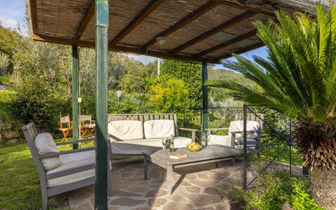 Bigiolo a Melazzano: Plante, Propriété, Meubles, Botanique, Ombre, Arbre, Mobilier De Jardin, Ciel, Loisir, Paysage