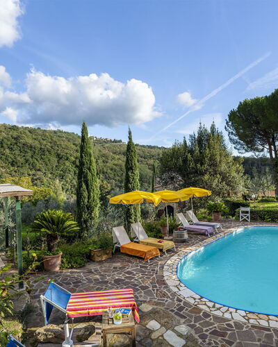 Bigiolo a Melazzano: L'Eau, Nuage, Plante, Ciel, Propriété, Piscine, La Nature, Chaise, Arbre, Mobilier De Jardin