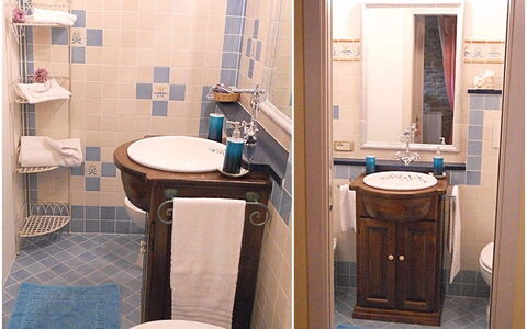 Casa Stefy: Salle De Bains, Pièce, Propriété, Armoire De Toilette, Toilette, Luminaire Plomberie, Accessoire Salle De Bain, Design Intérieur, Meubles, Siège De Toilette