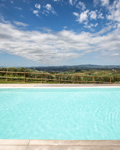 Arturo: L'Eau, Nuage, Ciel, Jour, Propriété, Plante, Bleu, Piscine, Bleu Azur, Bâtiment
