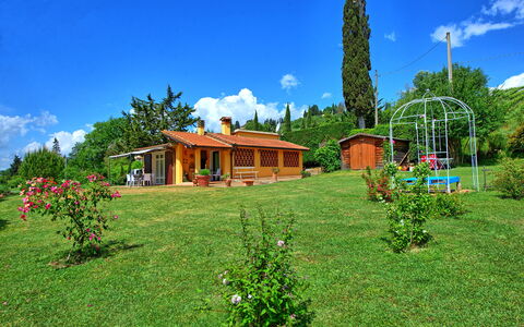 Casa Ovile: Nuage, Ciel, Plante, Propriété, Bâtiment, Vert, Paysage Naturel, Arbre, Lot Terre, Maison