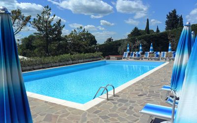 Gloriana: Piscine, Propriété, Loisir, Bleu Majorelle, Vacances, Immobilier, L'Eau, Bleu Azur, Recours, Villa