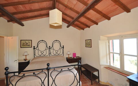 Casamare: Pièce, Propriété, Plafond, Bâtiment, Maison, Meubles, Design Intérieur, Sol, Grenier, Immobilier