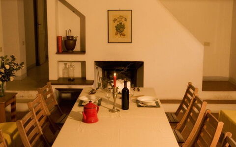 Casamare: Pièce, Propriété, Design Intérieur, Meubles, Table, Maison, Bâtiment, Salon, Domicile, Restaurant