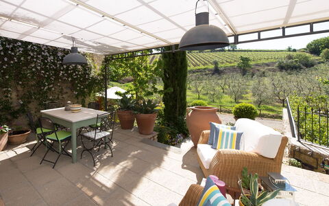 Villa Nova: Propriété, Immobilier, Patio, Bâtiment, Maison, Arrière-Cour, Cour, Domicile, Ombre, Pièce