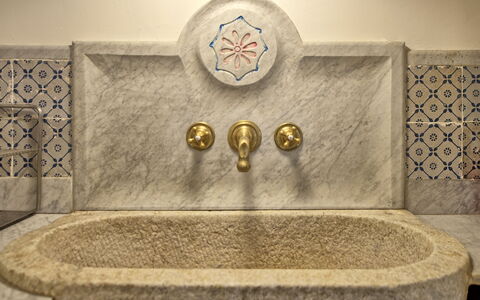 Villa Nova: Design Intérieur, Rectangle, Police De Caractère, L'Eau, Symétrie, Fontaine, Métal, Caractéristique De L'Eau, Sol