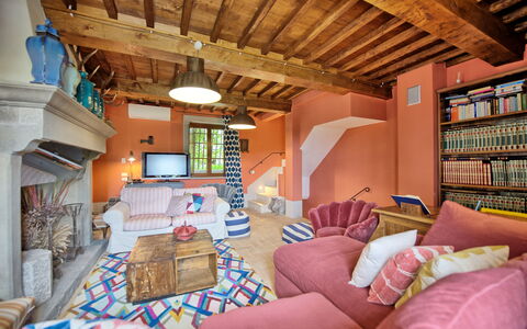 Villa Nova: Propriété, Cadre, Bâtiment, Bois, Salon, Fenêtre, Immobilier, Lampe, Loisir, Faisceau