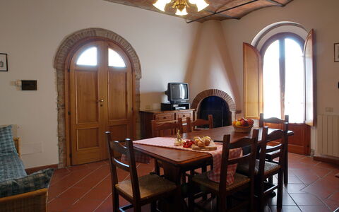 La Valle: Pièce, Bâtiment, Propriété, Meubles, Design Intérieur, Plafond, Architecture, Salle À Manger, Table, Cambre