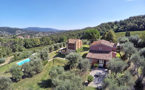 Le Pergole: Village De Montagne, Propriété, Paysage Naturel, Village, Ciel, Station De Montagne, Maison, Zone Rurale, Immobilier, Arbre