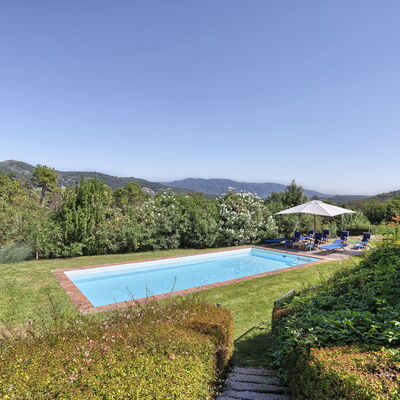 Le Pergole: Paysage Naturel, Propriété, Piscine, Immobilier, Réserve Naturelle, Biens, Maison, Paysage, Zone Rurale, Herbe