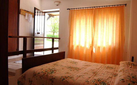 Funghi 2: Chambre, Pièce, Lit, Propriété, Meubles, Rideau, Design Intérieur, Traitement De Fenetre, Cadre De Lit, Drap De Lit