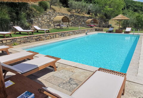 Villa Noceta: L'Eau, Piscine, Propriété, Plante, Bâtiment, Bleu Azur, Mobilier De Jardin, Ombre, Loisir, Chaise