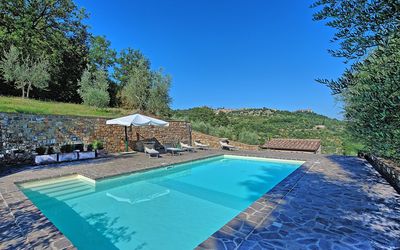 Villa Montalcino: Piscine, Propriété, Immobilier, Biens, Maison, Loisir, Bâtiment, Villa, Herbe, Arbre