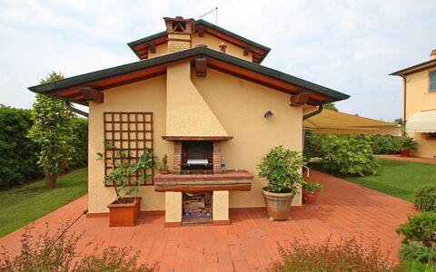 Casa Daniela: Toit, Jardin, Domicile, Arrière-Cour, Ombre, Aménagement Paysager, Cour, Pelouse, Structure En Plein Air, Biens