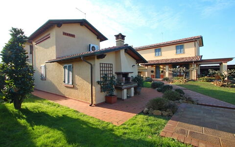 Casa Daniela: Zone Résidentielle, Maison, Toit, Arbuste, Domicile, Jardin, Biens, Hacienda, Aménagement Paysager, Cour