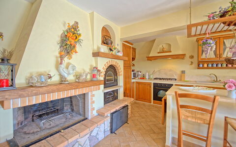 Casa Maria Luisa: Propriété, Pièce, Bâtiment, Meubles, Immobilier, Design Intérieur, Maison, Cuisine, Sol, Table