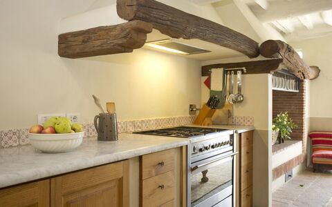 Angeloni: Comptoir, Propriété, Pièce, Cuisine, Meubles, Cabinetry, Design Intérieur, Bâtiment, Maison, Plafond