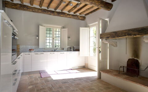 Angeloni: Propriété, Bâtiment, Pièce, Plafond, Sol, Design Intérieur, Maison, Grenier, Architecture, Meubles