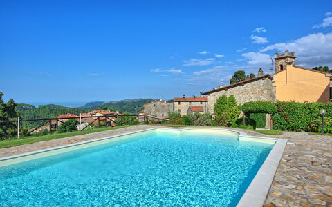Il Gualdo: Piscine, Propriété, Immobilier, Bleu Azur, Biens, Bâtiment, Maison, Villa, Vacances, Recours