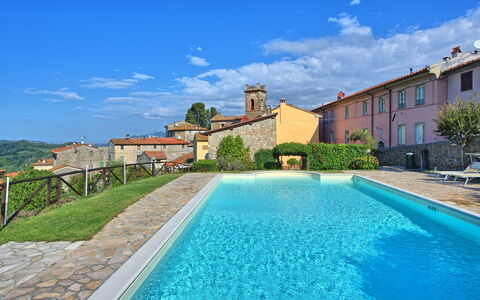 Il Gualdo: Piscine, Propriété, Immobilier, Bâtiment, Biens, Maison, Zone Résidentielle, L'Eau, Bleu Azur, Loisir