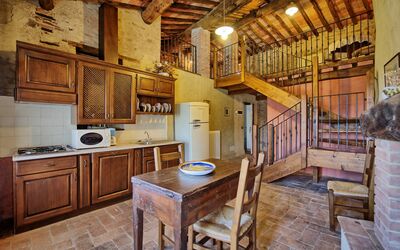 Torre: Pièce, Propriété, Bâtiment, Meubles, Design Intérieur, Cuisine, Maison, Immobilier, Comptoir, Plafond