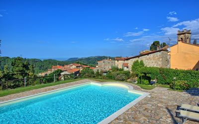 Il Gualdo: Piscine, Propriété, Immobilier, Bleu Azur, Biens, Maison, Vacances, L'Eau, Bâtiment, Villa