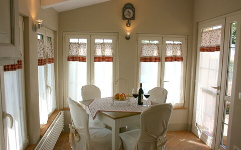 Casina Paradiso: Pièce, Propriété, Salle À Manger, Design Intérieur, Bâtiment, Maison, Meubles, Immobilier, Domicile, Couvre-Fenêtres