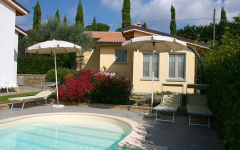 Casina Paradiso: Nuage, Plante, L'Eau, Ciel, Bâtiment, Meubles, Propriété, Fenêtre, Chaise, Arbre