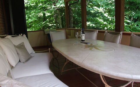 Villa La Quercia: Propriété, Pièce, Meubles, Maison, Table, Arbre, Bâtiment, Design Intérieur, Immobilier, Domicile