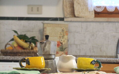 Villa Agrifogli: Jaune, Pièce, Serveware, Vaisselle, Nature Morte, Table, Meubles, Cuisine, Life Photographie