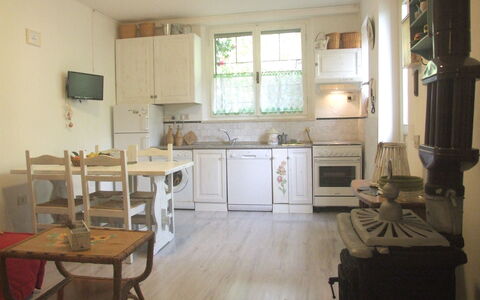 Villa Agrifogli: Cabinetry, Meubles, Propriété, Comptoir, Fenêtre, Bois, Cuisine, Design Intérieur, Évier, Table