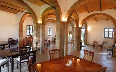 Tenuta Il Tresto: Bâtiment, Propriété, Pièce, Design Intérieur, Biens, Architecture, Plafond, Cambre, Meubles, Maison