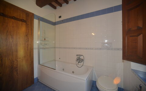 Casale Biancospino: Salle De Bains, Pièce, Propriété, Architecture, Maison, Design Intérieur, Bâtiment, Luminaire Plomberie, Baignoire, Tuile