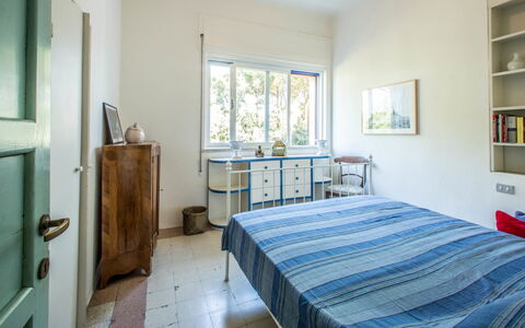 Marina Dei Ronchi Prestige: Chambre, Pièce, Meubles, Lit, Propriété, Drap De Lit, Cadre De Lit, Sol, Bâtiment, Design Intérieur