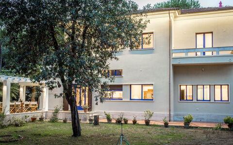 Marina Dei Ronchi Prestige: Propriété, Maison, Bâtiment, Arbre, Domicile, Zone Résidentielle, Architecture, Immobilier, Appartement, Pièce