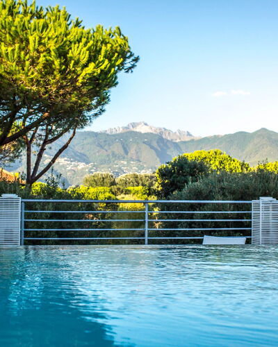 Marina Dei Ronchi Prestige: La Nature, L'Eau, Piscine, Propriété, Ciel, Jaune, Arbre, Immobilier, Vacances, Loisir