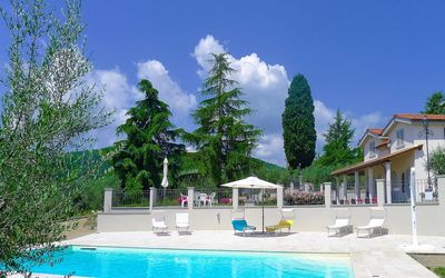 Villa Gaville: Piscine, Propriété, Paysage Naturel, Immobilier, Loisir, Bâtiment, Maison, Arbre, Recours, Zone Résidentielle