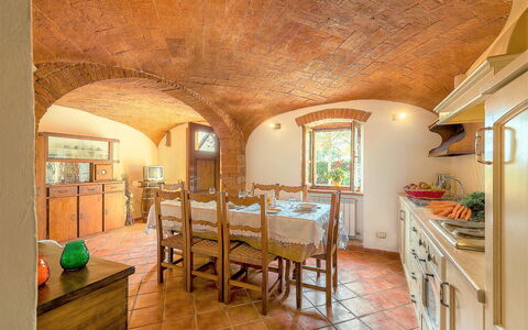 Villa La Fragola: Propriété, Pièce, Bâtiment, Design Intérieur, Plafond, Meubles, Maison, Immobilier, Sol, Architecture